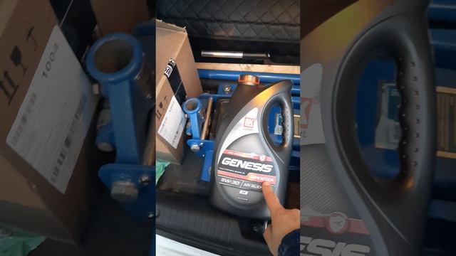 Заливаю Лук. Второй раз.отличное масло !!
Меняйте масло вовремя и ваш железный конь будет рад