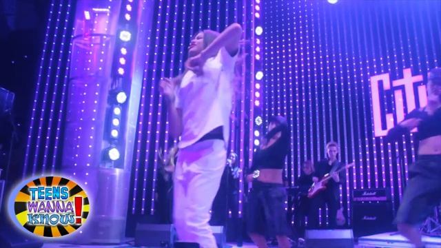 Zendaya Performing Replay Live