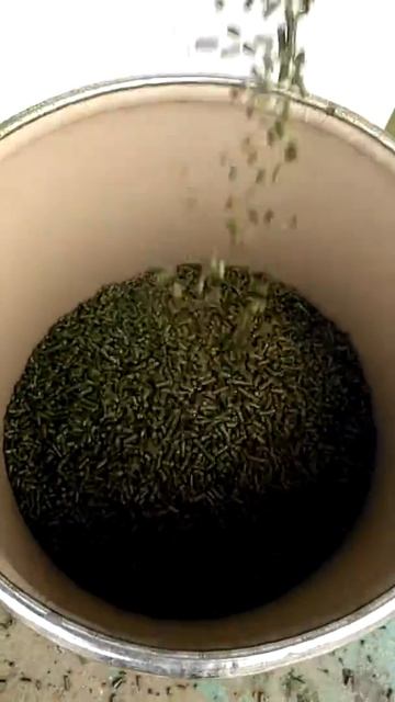 Kingoro SKJ250 alfalfa hay pelletizing смотреть онлайн