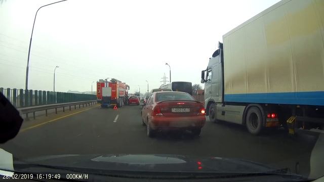 Пожарка и Ярис, МКАД, ремонтируемый мост в Уручье