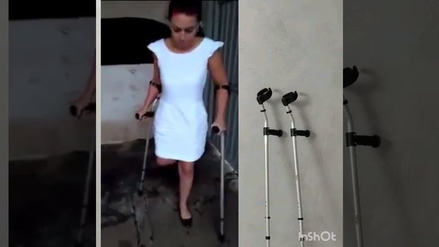 Existe uma beleza única em ser quem você é! #amputeegirl #amputee #crutches смотреть онлайн