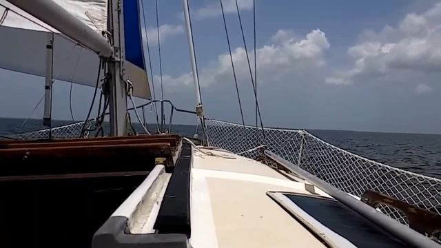 Irwin 10/4 (Orion) Sailing North Toward the Haulover Canal смотреть онлайн