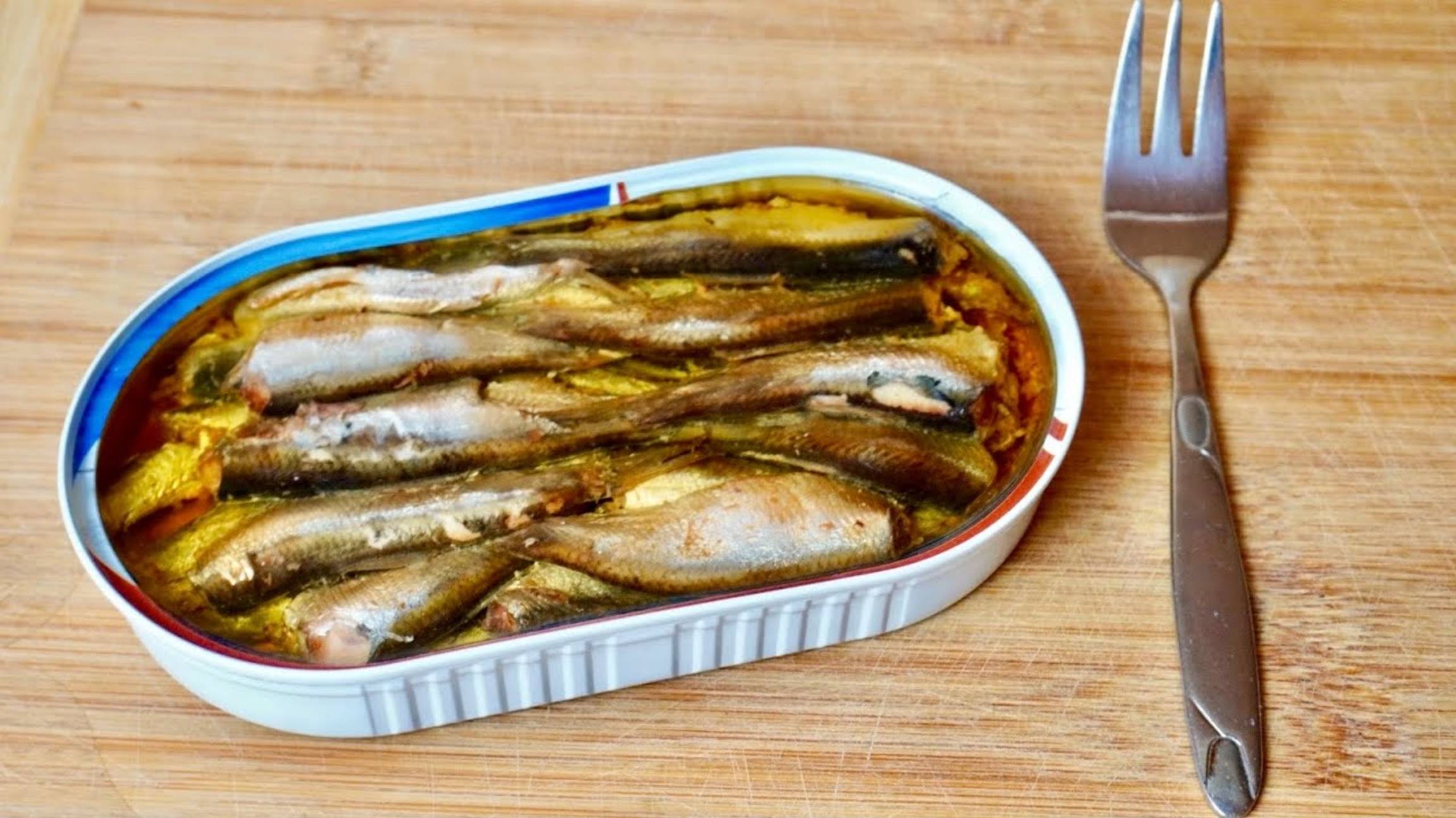 Беру БАНКУ ШПРОТОВ и готовлю гениальную закуску. Быстрый салат вкусно и просто за минуты смотреть онлайн