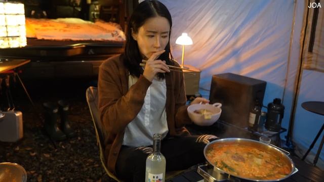 무섭게 퍼붓는 폭우 속 솔로 차박ㅣ쉼없는 빗소리 들으며 곱창전골에 소주ㅣ역대급 강한 비바람에 멘붕도 잠시 곧장 연장(?) 챙겨서 더 튼튼하고 아늑한 텐트 완성ㅣ우중 캠핑☔️