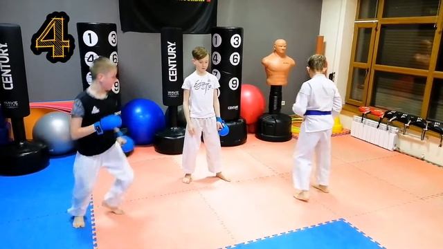 🇯🇵 Урок каратэ | Karate treining 🇯🇵 смотреть онлайн