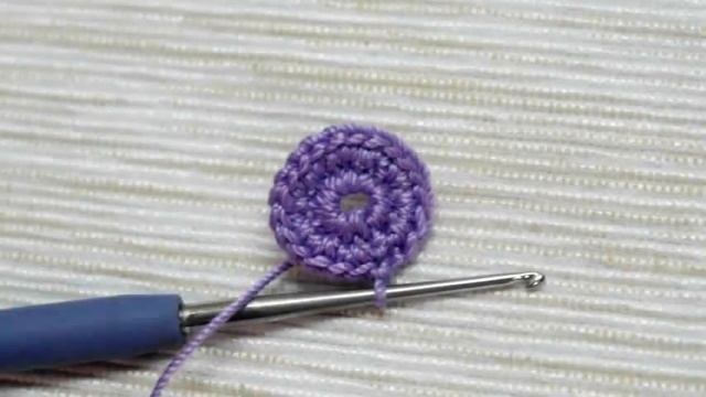 How To Make A Crocheted Flower Brooch - DIY Crafts Tutorial - Guidecentral смотреть онлайн