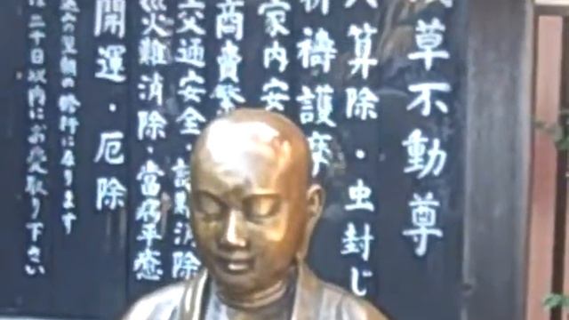 YOUNG BUDDHA STATUE смотреть онлайн