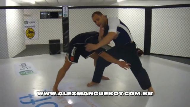 NO GI - Defesa de Queda com Mata-Leão Invertido. смотреть онлайн