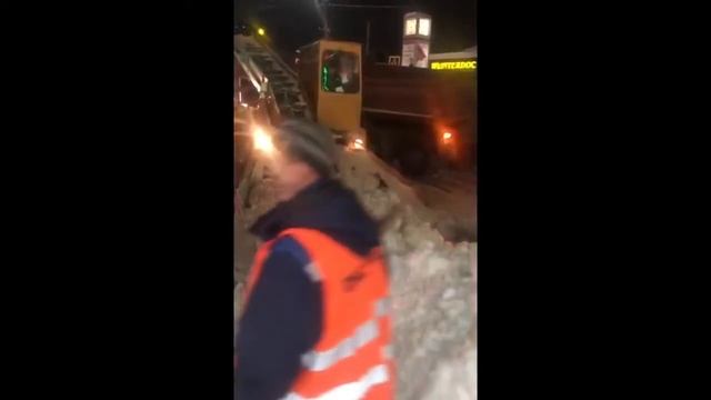 Уборка улиц ночью после снегопада в Бельцах 30 12 21