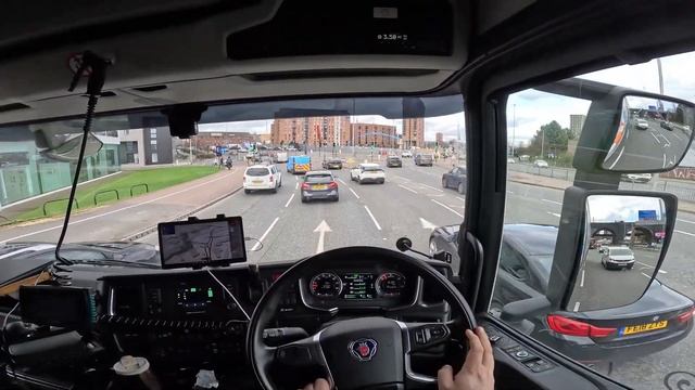 POV DRIVE SCANIA R450 DRIVING A 44 TON TRUCK IN THE CENTER OF MANCHESTER TRUCKDRIVER UK #56 ASMR смотреть онлайн