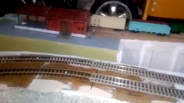 тепловозы чмэзЭ 6767 и 2тэ10м 3375 ,с грузовыми составами смотреть онлайн