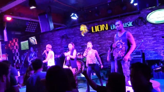 Тайланд Пхукет Патонг Бангла Роуд Бар Lion Live Music смотреть онлайн