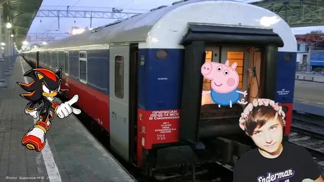 Свинка Пеппа в лагере принимает ДУШ Часть 1