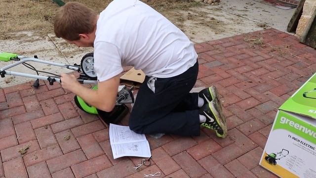 How to Assemble Greenworks Cultivator смотреть онлайн