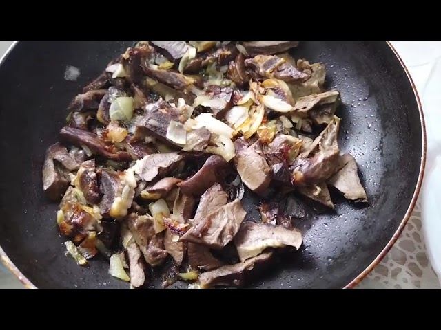 Сердце свиное жареное с луком на сковороде смотреть онлайн