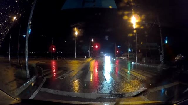 Xiaomi Yi Dashcam Night - Rainy day1 1080P30 Test смотреть онлайн