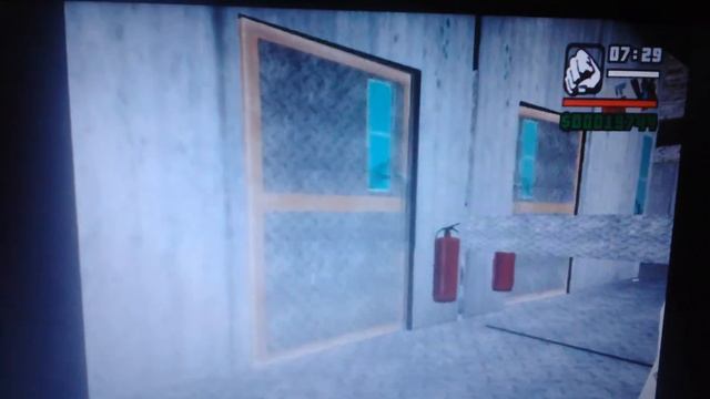 GTA San Andreas СиДжей покупает шмотки