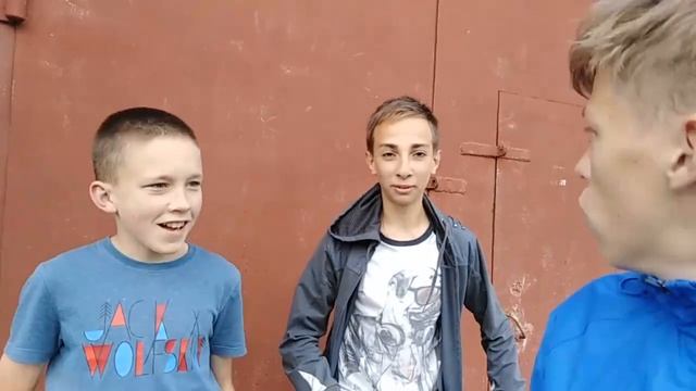 За гаражами смотреть онлайн