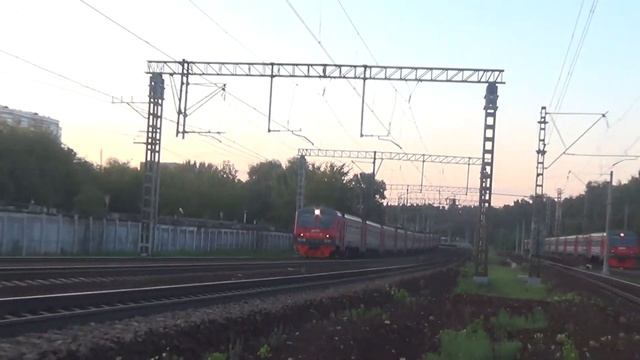 Электропоезда ЭД4М-0297 и ЭД4М-0156 смотреть онлайн
