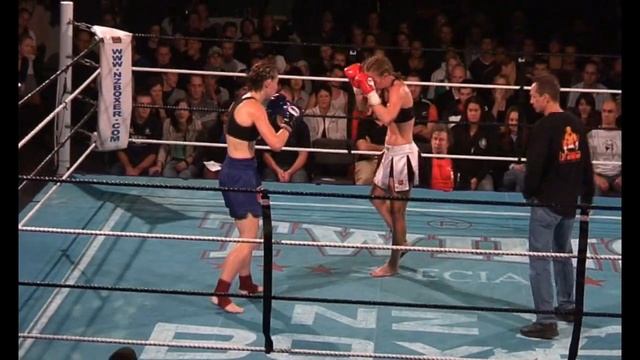 Capital Punishment 10 - Fight 11 - Karen Lynch vs Hayley Landy - Muay Thai смотреть онлайн