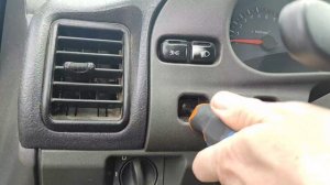 ВАЗ 2112. МЕЛКИЙ РЕМОНТ АВТО, РАЗБИРАЕМ ПРИБОРНУЮ ПАНЕЛЬ.