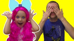 Детская песенка как мы играем в прятки вместе с Лизой и папой