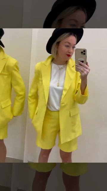 Желтый костюм с шортами смотреть онлайн