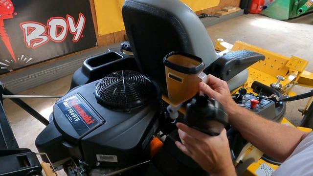 HUSTLER RAPTOR SD Oil Change - Kawasaki Engine ZERO TURN MOWER смотреть онлайн