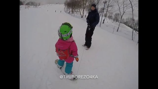 Кристина в 3 года на сноуборде