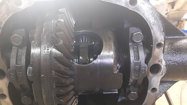 New axles bearings and seals in a Chevy 10 bolt part 2 смотреть онлайн