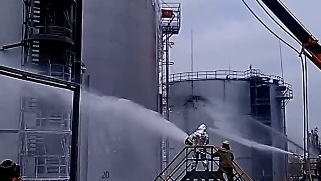Пожар на нефтебазе (учение) fire at the tank farm (training) смотреть онлайн