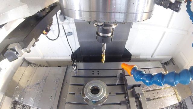 CNC разпробиване отвори на фланец от сборник за кувертюр и кремове смотреть онлайн