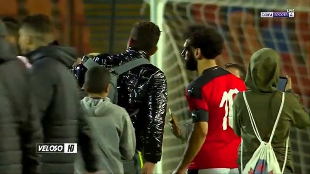 Fan Tried To Kiss Salah During A Match