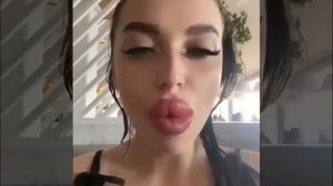 А вилкой пользоваться не умеет!😂