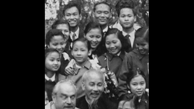 Hồ Chí Minh : Lương tâm-trí tuệ của thời đại смотреть онлайн