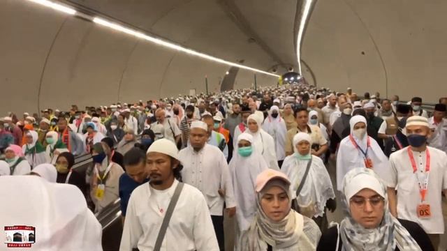 Day 3 Rami Of Jamarat || Pilgrims continue stoning ritual of the Jamarat on the second day of Ta смотреть онлайн
