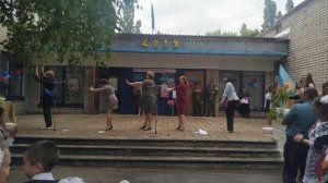 Флешмоб учителей на последний звонок))