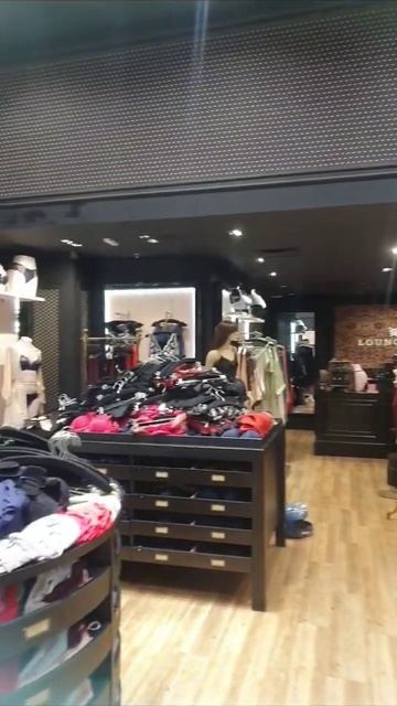 pintura em loja no shopping #reels #efeito #gessodecorativo #roblox #video #verderon #viral #verder смотреть онлайн