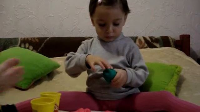 Открываем пластилин Play Doh, лепим динозавра, лошадку и многое другое Open Clay Play Doh смотреть онлайн