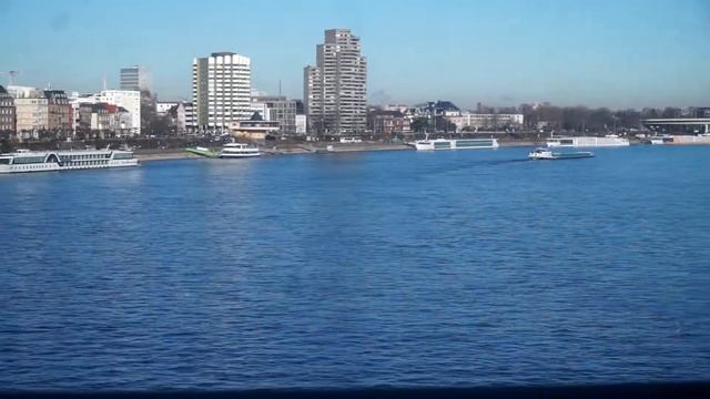 Почти 40 секунд над зимним Рейном смотреть онлайн