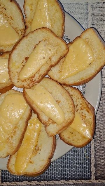 Простой рецепт вкусных гренок, легкий завтрак смотреть онлайн