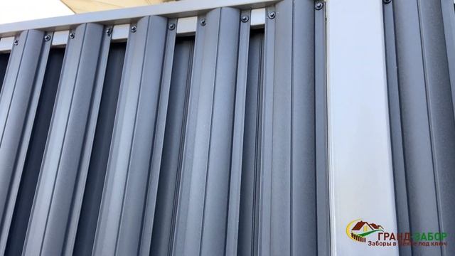 Штакетник в шахматном порядке с откатными воротами 7м. Обзор готового объекта.