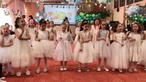 Песня девочек "Скоро в школу я пойду". Группа №11 "Почемучки"