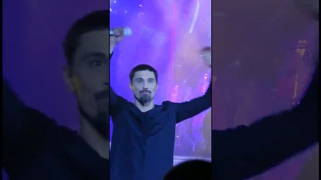 Дима Билан - "Люби меня". (Колпино -16.04.2018). смотреть онлайн