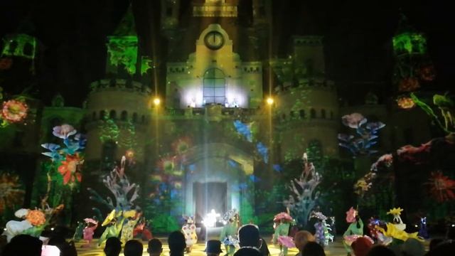 Лазерное шоу в парке аттракционов Винперл ( VinPearl) смотреть онлайн