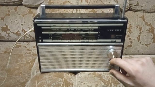 ВЭФ-202 - небольшой обзор, штекер питания от радиоточки. смотреть онлайн