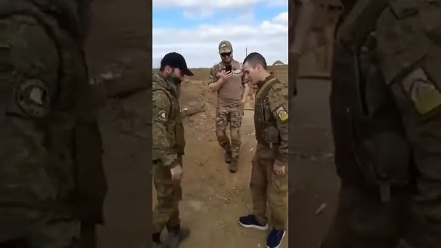 Встреча отца и сына.Оба добровольцы из Северной Осетии. .https:t.mef_otiniya