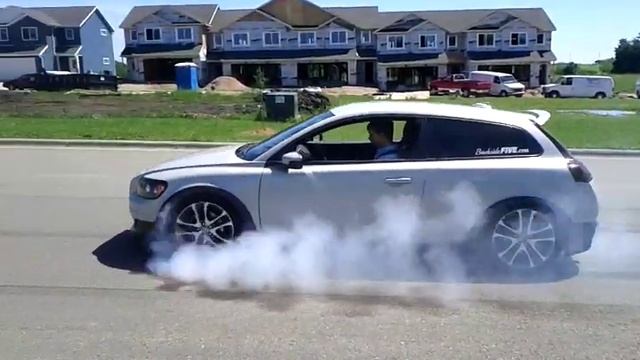 Volvo C30 T5 Burnout смотреть онлайн