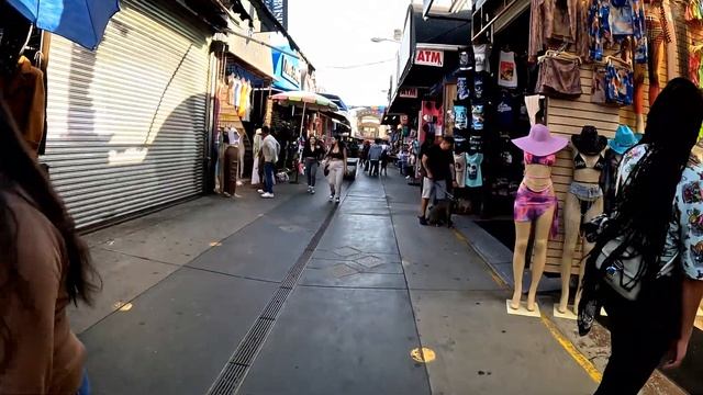 Por Los Callejones De Los Ángeles