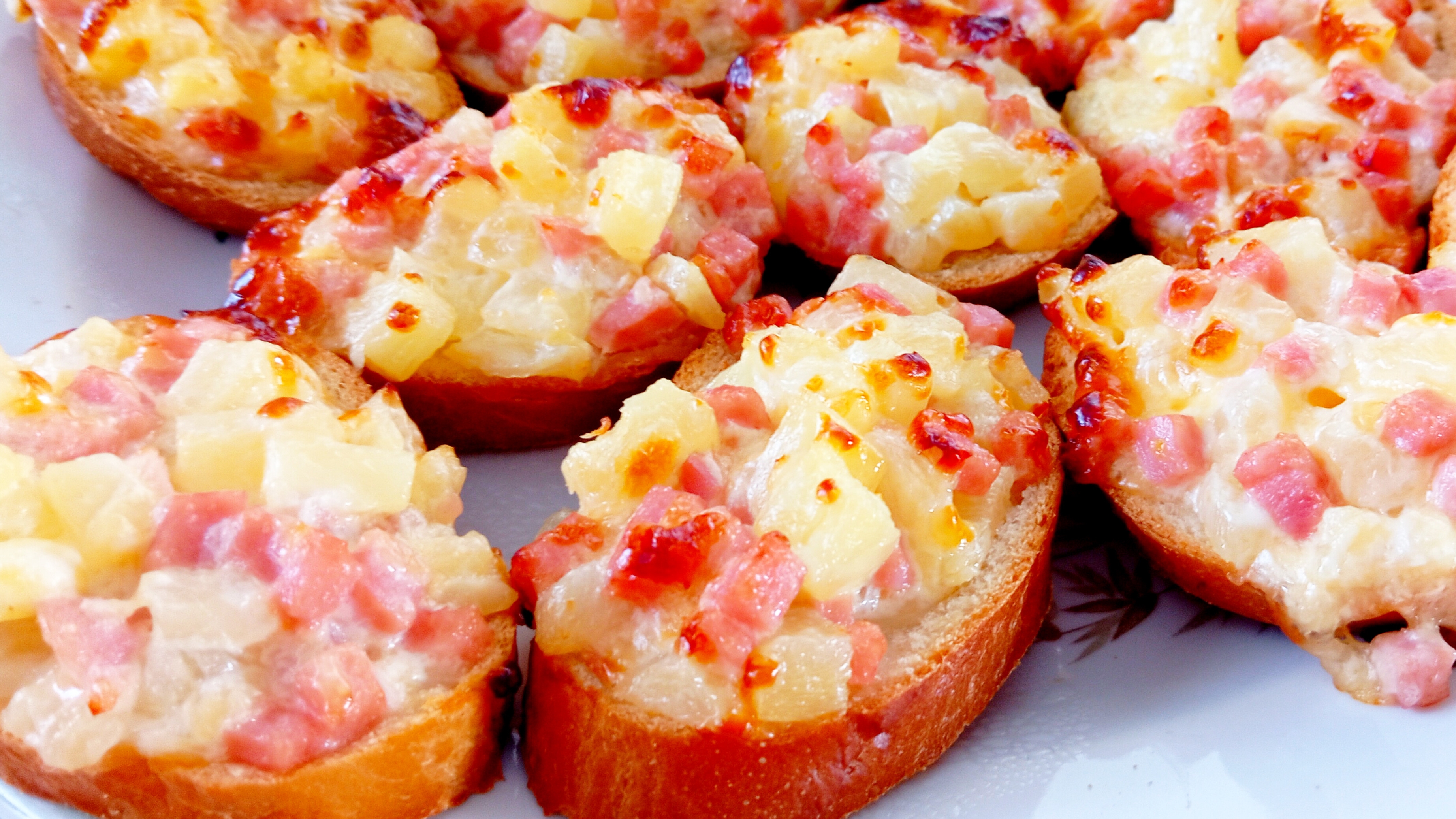 Горячие бутерброды с ананасом 🍍, ветчиной и сыром 🧀 смотреть онлайн